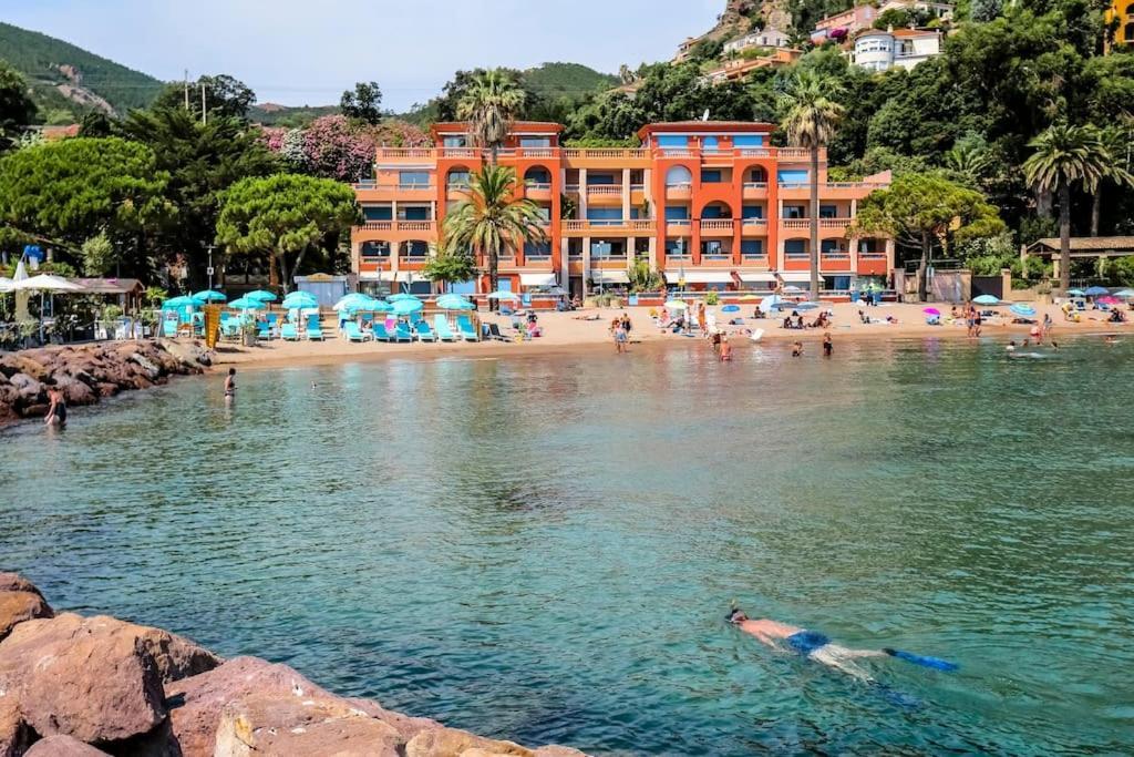 French Riviera 1 Bedroom On The Beach Facing Cannes Théoule-sur-Mer Exteriör bild