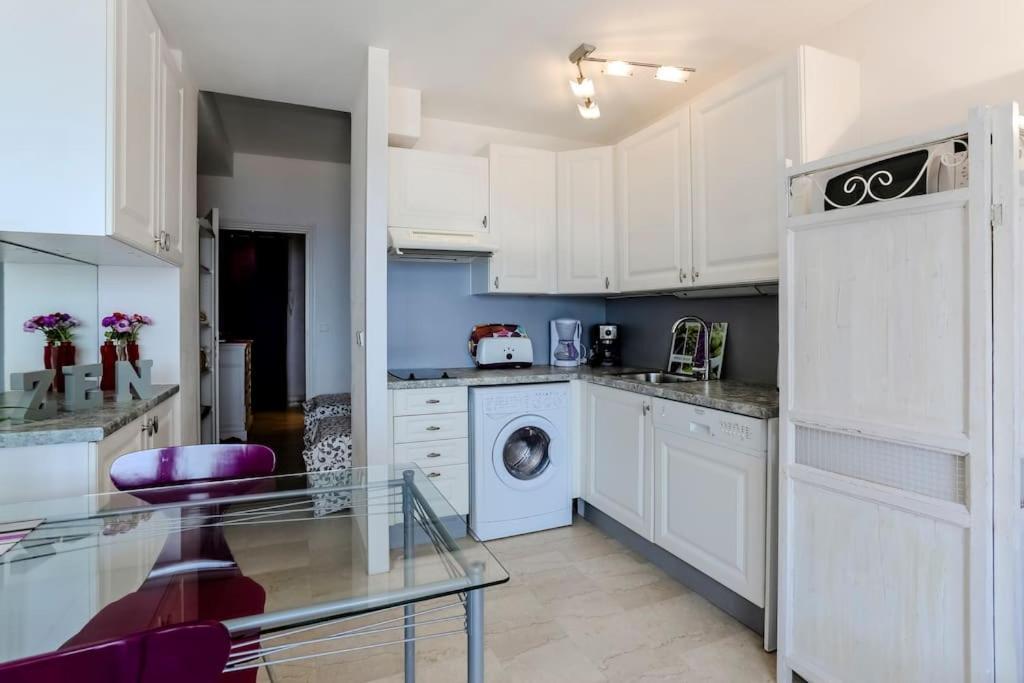 French Riviera 1 Bedroom On The Beach Facing Cannes Théoule-sur-Mer Exteriör bild