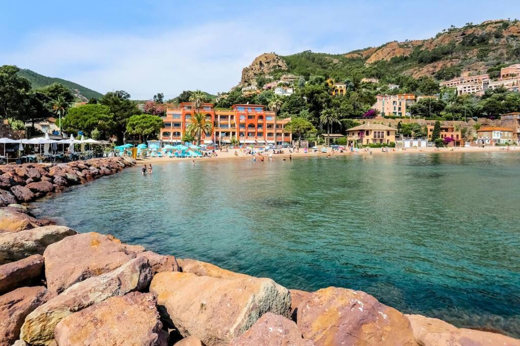 French Riviera 1 Bedroom On The Beach Facing Cannes Théoule-sur-Mer Exteriör bild